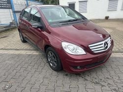 Rot Gebraucht 2006 Mercedes B150 Van / Kleinbus | 2.650 € (Fairer Preis)