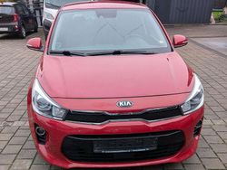 Rot Gebraucht 2017 Kia Rio Attract Kleinwagen | 10.900 € (Etwas zu teuer)