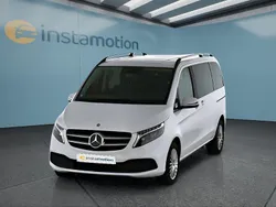 Weiß Gebraucht 2024 Mercedes V220 Van / Kleinbus | 57.199 € (Teuer)