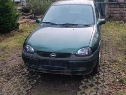 Grün Gebraucht 1999 Opel Corsa Kleinwagen | 350 € (Superpreis)