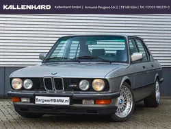 Silber Gebraucht 1986 BMW M5 Sport Line Limousine | 119.875 €