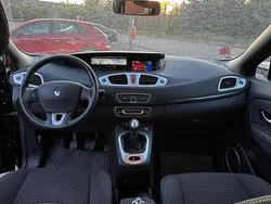 Schwarz Gebraucht 2009 Renault Scénic III Van / Kleinbus | 3.990 € (Fairer Preis)