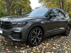 Grau Gebraucht 2021 VW Touareg R-line SUV | 54.500 € (Etwas zu teuer)