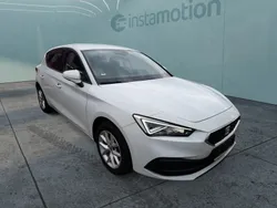 Weiß Gebraucht 2020 Seat Leon Style Limousine | 17.888 € (Etwas zu teuer)