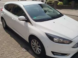 Weiß Gebraucht 2015 Ford Focus Limousine | 7.200 € (Fairer Preis)