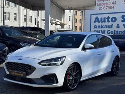 Weiß Gebraucht 2021 Ford Focus ST Limousine | 19.850 € (Superpreis)