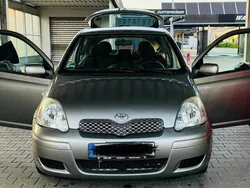 Grau Gebraucht 2003 Toyota Yaris Kleinwagen | 1.800 € (Fairer Preis)
