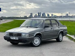 Silber Gebraucht 1984 Alfa Romeo 90 Limousine | 9.990 €