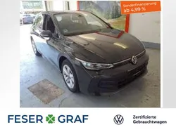 Uranograu Gebraucht 2024 VW Golf VIII Life Limousine | 24.440 € (Guter Preis)