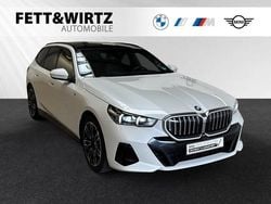 Mineralweiss metallic Gebraucht 2025 BMW 520 M Sport Kombi | 51.900 € (Guter Preis)