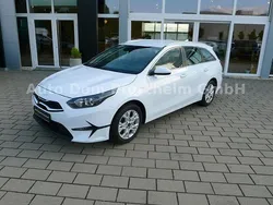 Weiß Gebraucht 2024 Kia Ceed Sportswagon Comfort Kombi | 20.490 € (Guter Preis)