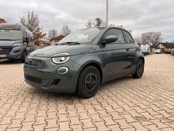 Glossy green metallic Neu 2025 Fiat 500e S Kleinwagen | 38.990 €
