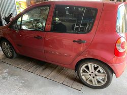 Rot Gebraucht 2004 Renault Modus Van / Kleinbus | 1.111 €