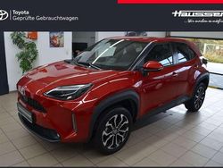 Karminarot metallic Gebraucht 2022 Toyota Yaris Hybrid Connect Style SUV | 24.440 € (Fairer Preis)