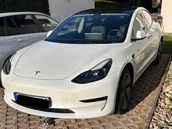 Weiß Gebraucht 2021 Tesla Model 3 Standard Range Plus Limousine | 21.990 € (Fairer Preis)