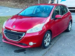 Rot Gebraucht 2015 Peugeot 208 Allure Kleinwagen | 7.999 € (Guter Preis)