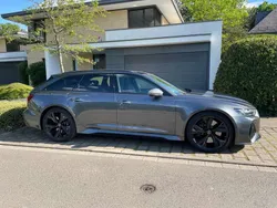 Grau Gebraucht 2023 Audi RS6 Performance Kombi | 112.000 €