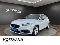 Weiß Gebraucht 2024 Seat Leon FR-Line Limousine | 27.250 € (Fairer Preis)