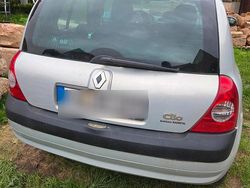 Grau Gebraucht 2003 Renault Clio II Kleinwagen | 1.500 € (Fairer Preis)