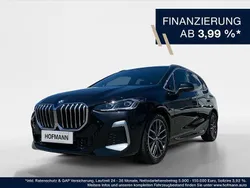 Black sapphire metallic Gebraucht 2024 BMW 218 Active Tourer M Sport Van / Kleinbus | 32.432 € (Fairer Preis)