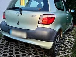 Grün Gebraucht 2002 Toyota Yaris Kleinwagen | 1.480 € (Etwas zu teuer)