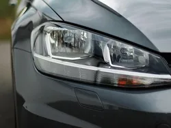 Grau Gebraucht 2019 VW Golf VII Highline Limousine | 18.500 € (Fairer Preis)