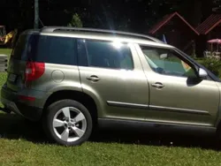 Andere farben Gebraucht 2015 Skoda Yeti Outdoor Ambition SUV | 12.900 €