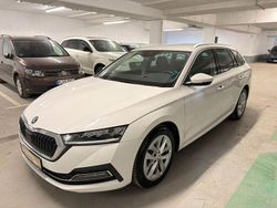 Bila candy/candyweiss Gebraucht 2022 Skoda Octavia Style Kombi | 15.550 € (Fairer Preis)
