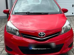 Rot Gebraucht 2014 Toyota Yaris Trend Kleinwagen | 5.700 € (Fairer Preis)