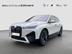 Mineralweiss metallic Gebraucht 2021 BMW iX Performance SUV | 42.865 € (Fairer Preis)