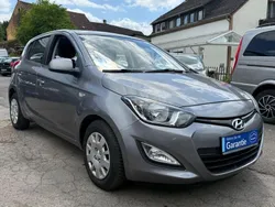 Grau Gebraucht 2012 Hyundai i20 Edition Limousine | 3.999 € (Fairer Preis)