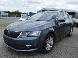 Grau Gebraucht 2018 Skoda Octavia Ambition Kombi | 8.450 € (Superpreis)