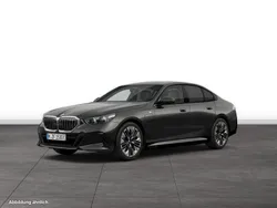 Sophistograu brillanteffekt metallic Gebraucht 2024 BMW 550e Comfort Edition Limousine | 79.834 € (Superpreis)