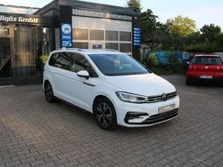 Weiß Gebraucht 2023 VW Touran R-line Van / Kleinbus | 31.850 € (Fairer Preis)