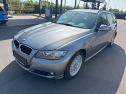 Grau Gebraucht 2011 BMW 318 Kombi | 5.480 € (Guter Preis)