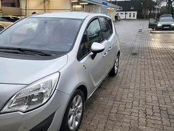 Silber Gebraucht 2013 Opel Meriva Van / Kleinbus | 2.500 €