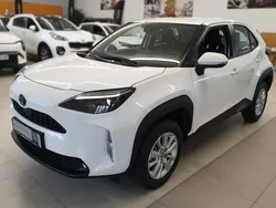 Schneeweiß Gebraucht 2024 Toyota Yaris Cross Comfort SUV | 23.450 € (Superpreis)