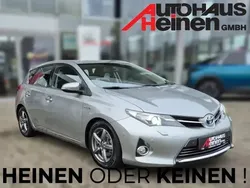New medium silver Gebraucht 2014 Toyota Auris Hybrid Executive Limousine | 11.900 € (Fairer Preis)