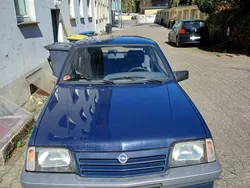 Blau Gebraucht 1988 Opel Ascona Kleinwagen | 2.200 €