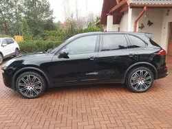 Schwarz Gebraucht 2017 Porsche Cayenne Turbo SUV | 32.999 €