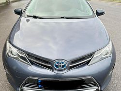 Grau Gebraucht 2014 Toyota Auris Comfort Limousine | 9.900 € (Fairer Preis)