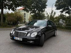 Schwarz Gebraucht 2007 Mercedes E320 Avantgarde Limousine | 11.250 €