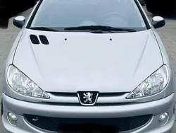 Silber Gebraucht 2005 Peugeot 206 Kleinwagen | 2.400 € (Teuer)