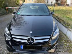 Schwarz Gebraucht 2015 Mercedes B180 Style Van / Kleinbus | 13.990 € (Fairer Preis)
