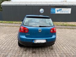 Blau Gebraucht 2004 VW Golf V Kleinwagen | 900 € (Guter Preis)