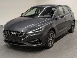Dark knight met. Gebraucht 2023 Hyundai i30 Limousine | 19.480 € (Fairer Preis)