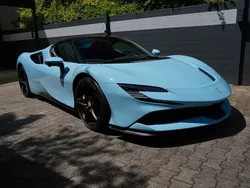 Blau Gebraucht 2023 Ferrari SF90 Cabrio | 749.700 €