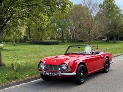 Rot Gebraucht 1961 Triumph TR4 Cabrio | 22.450 €