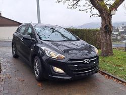 Schwarz Gebraucht 2015 Hyundai i30 Trend Kombi | 9.000 € (Fairer Preis)