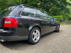 Schwarz Gebraucht 2001 Audi A6 Basis Kombi | 7.100 €